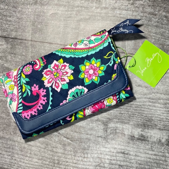 Vera Bradley Handbags - NWT Vera Bradley Sleek & Chic Wallet